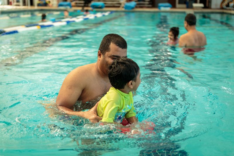parent and child swim lesson